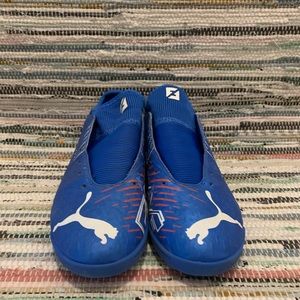 Selling these indoor soccer shoes